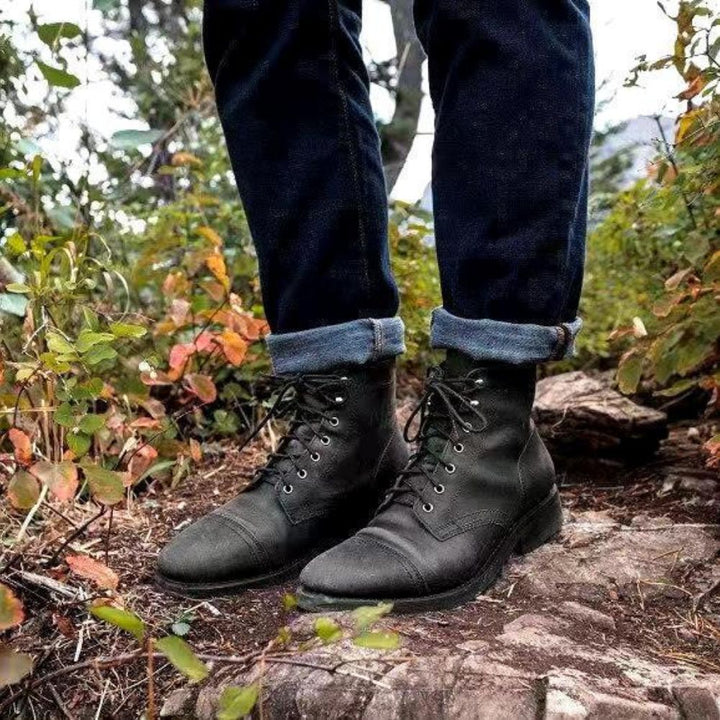 Klassische Lederschuhe für Männer – elegante und komfortable Schuhe für Herbst- und Wintertage.