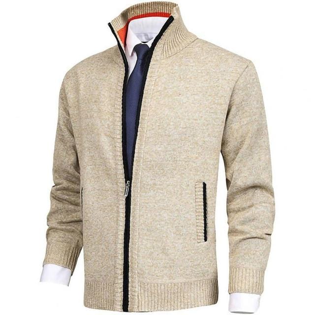 Klassische warme Winter-Strickjacke für Männer, ideal für kalte Wintertage und stilvolle Outfits.
