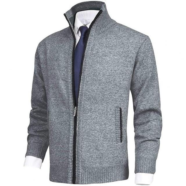 Klassische warme Winter-Strickjacke für Männer, ideal für kalte Wintertage und stilvolle Outfits.