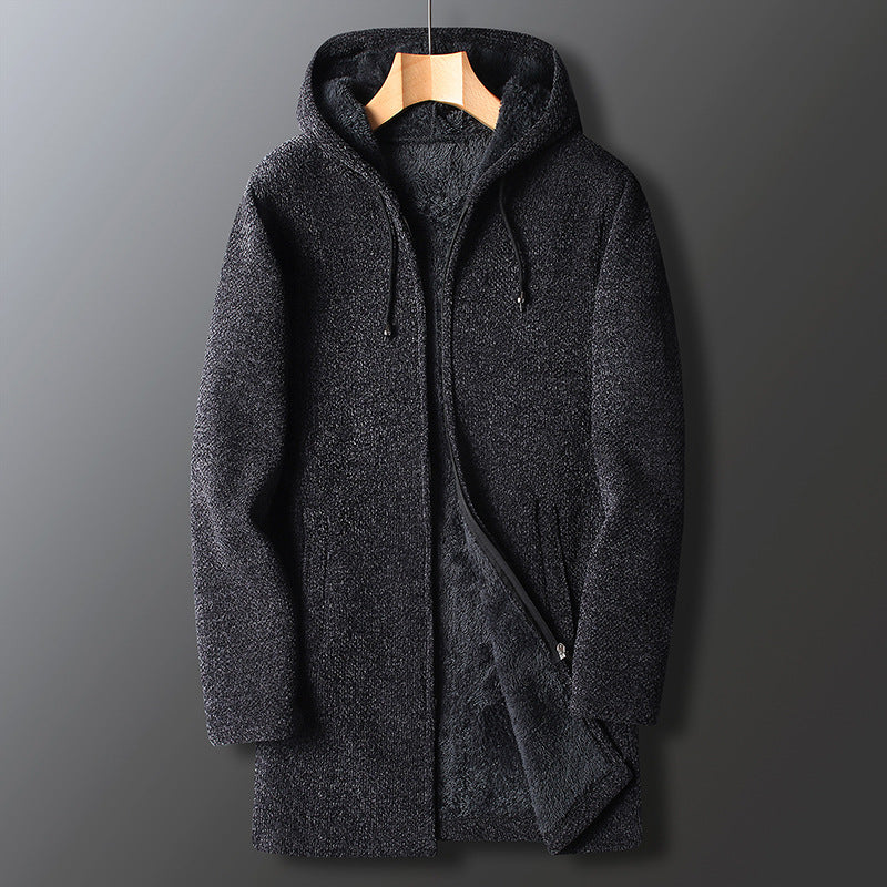 Klassischer Herrenmantel aus Fleece mit Kapuze, ideal für elegante und warme Herbst- und Winterlooks.