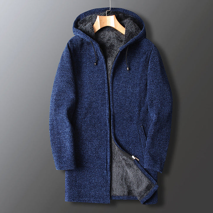 Klassischer Herrenmantel aus Fleece mit Kapuze, ideal für elegante und warme Herbst- und Winterlooks.