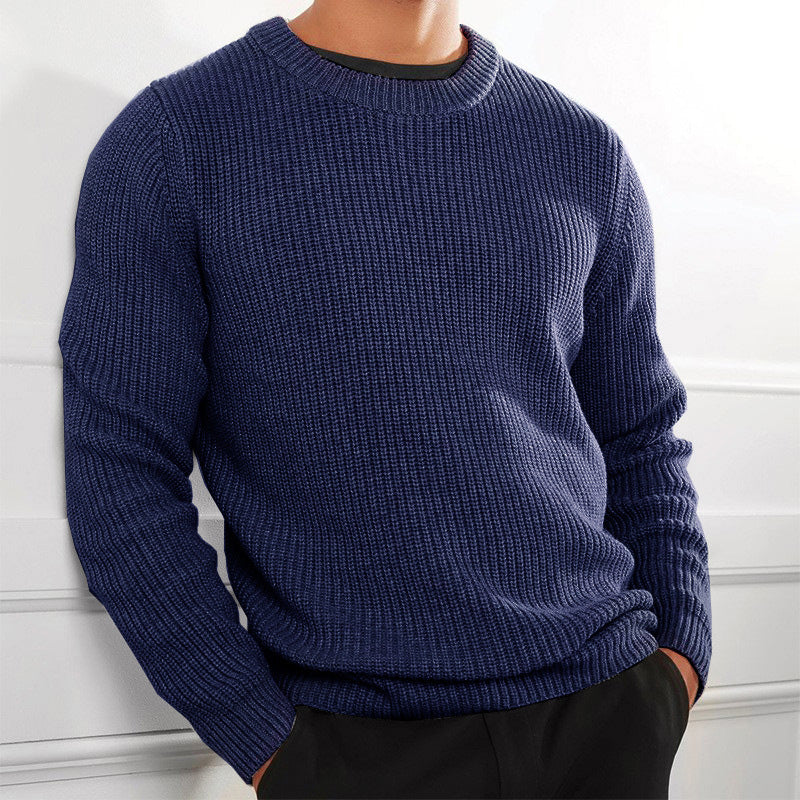 Klassischer Strickpullover für Männer, ideal für kalte Herbst- und Wintertage.