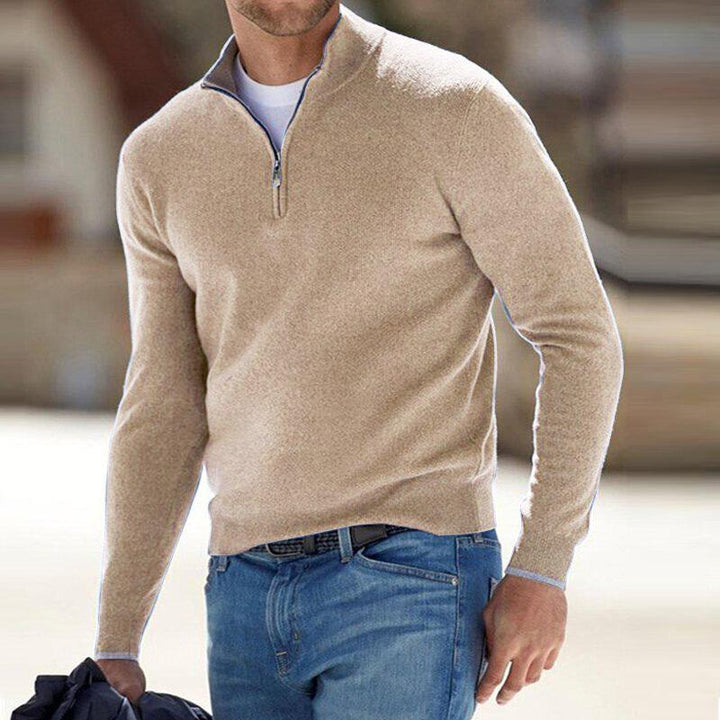 Klassischer warmer Pullover für Männer, ideal für kalte Herbst- und Wintertage.
