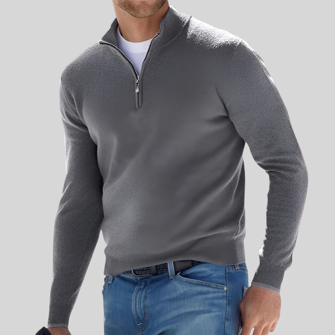 Klassischer warmer Pullover für Männer, ideal für kalte Herbst- und Wintertage.