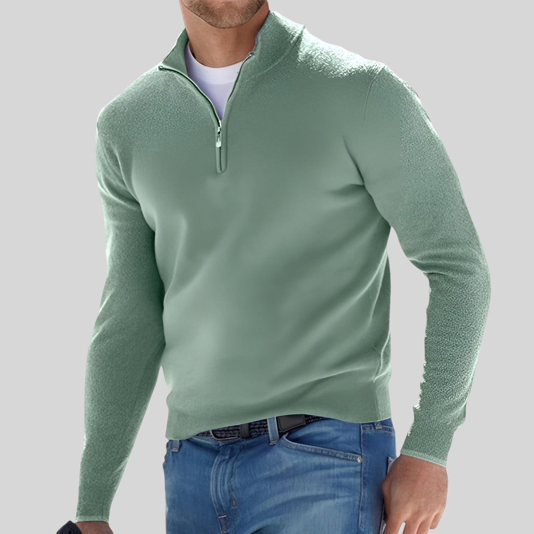 Klassischer warmer Pullover für Männer, ideal für kalte Herbst- und Wintertage.