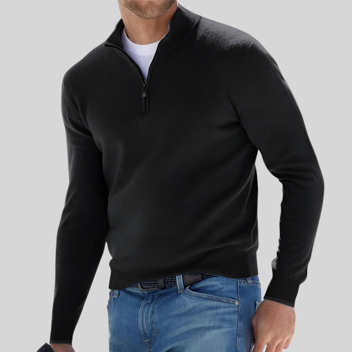 Klassischer warmer Pullover für Männer, ideal für kalte Herbst- und Wintertage.