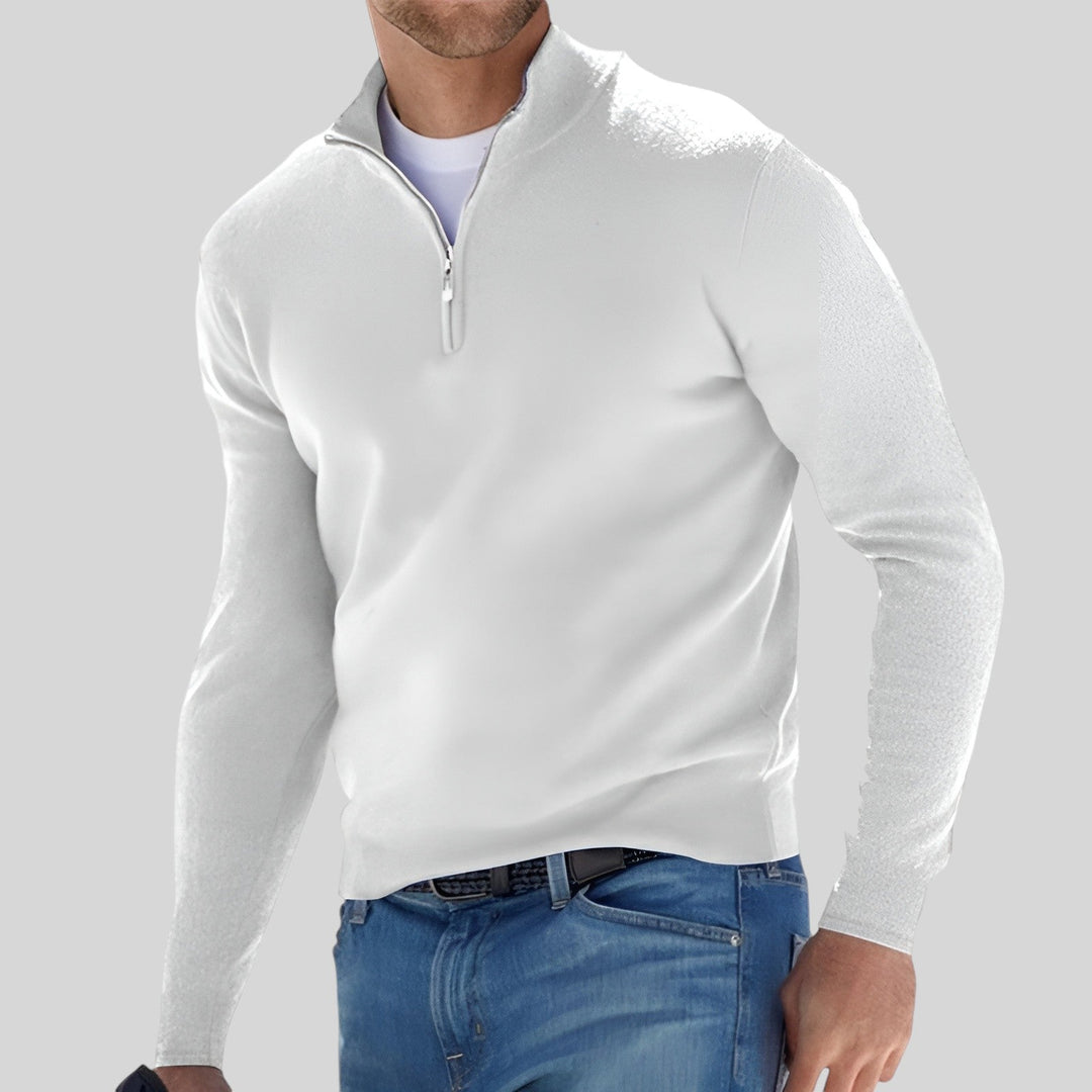 Klassischer warmer Pullover für Männer, ideal für kalte Herbst- und Wintertage.
