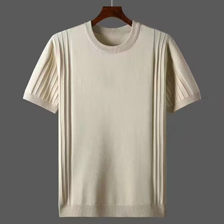 Klassisches Sommer-T-Shirt aus Baumwolle – leicht, atmungsaktiv und bequem für warme Tage.