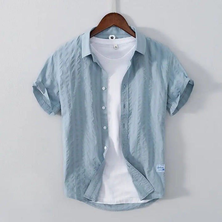 Klassisches Sommerhemd aus Baumwolle mit atmungsaktivem Material und zeitlosem Design