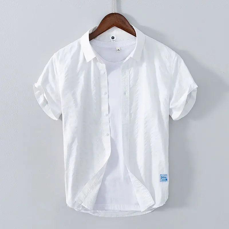 Klassisches Sommerhemd aus Baumwolle mit atmungsaktivem Material und zeitlosem Design