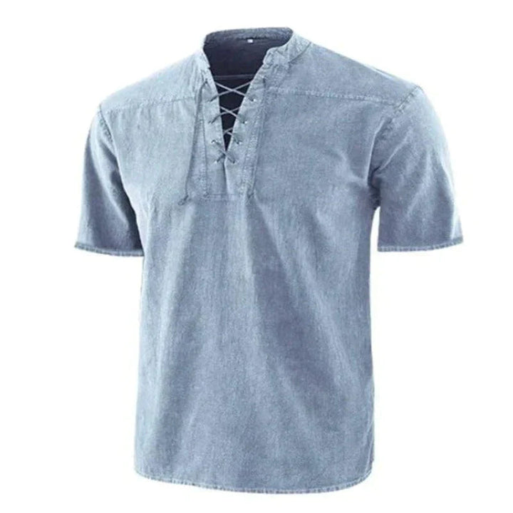 Klassisches V-Neck Sommerhemd für Männer – leicht, atmungsaktiv und stilvoll für warme Tage.