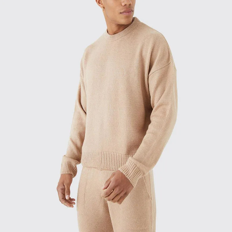 Warmes Pullover-Hosen-Set für Männer, bestehend aus einem bequemen Pullover und einer passenden Hose für maximalen Komfort an kalten Tagen.