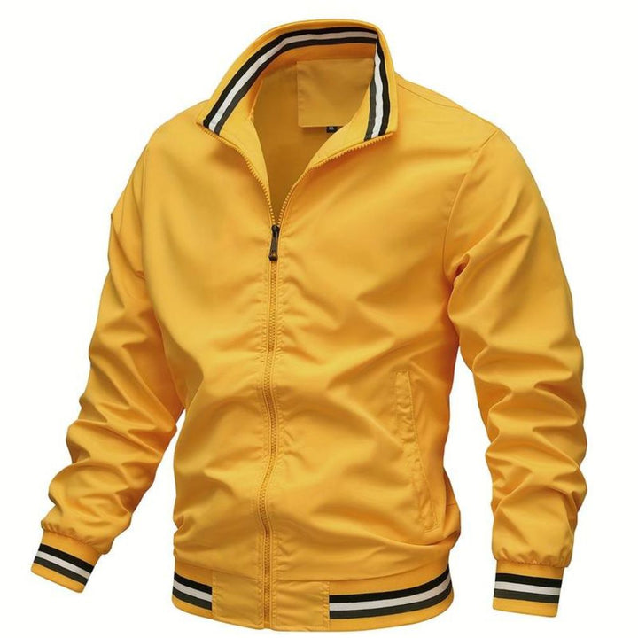 Lässige Bomberjacke für Männer – perfekt für kühle Herbst- und Wintertage.