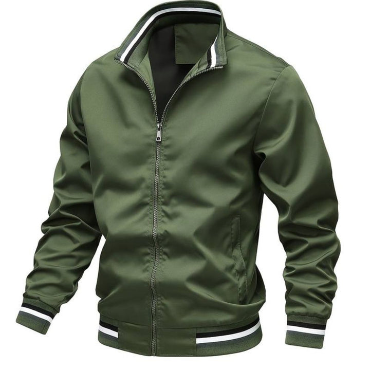 Lässige Bomberjacke für Männer – perfekt für kühle Herbst- und Wintertage.