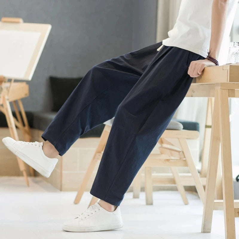 Lässige Herren-Sommer-Leinenhosen aus atmungsaktivem Stoff für stilvolle und bequeme Outfits.