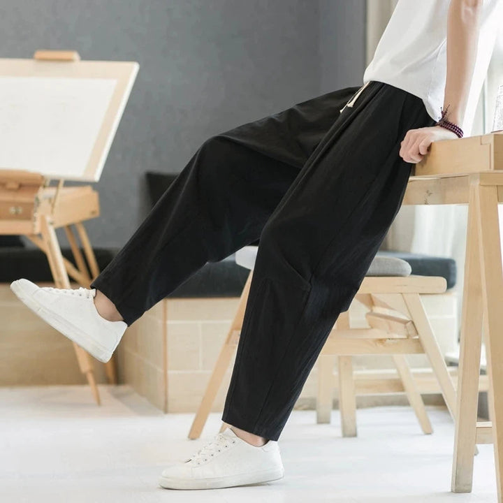 Lässige Herren-Sommer-Leinenhosen aus atmungsaktivem Stoff für stilvolle und bequeme Outfits.