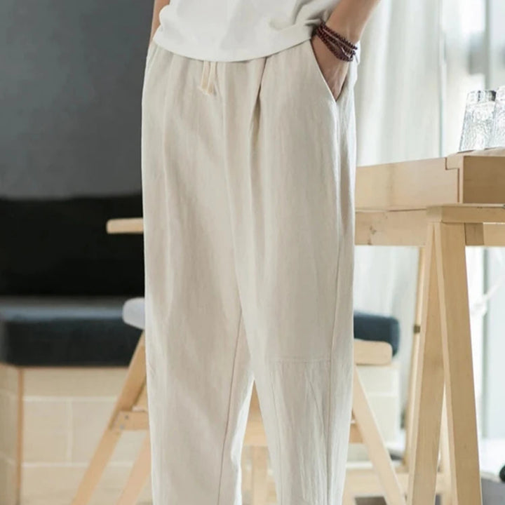 Lässige Herren-Sommer-Leinenhosen aus atmungsaktivem Stoff für stilvolle und bequeme Outfits.