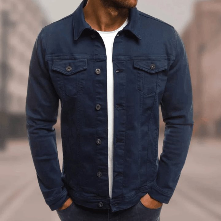 Lässige Jeansjacke für Männer, ideal für kühle Herbst- und Wintertage.