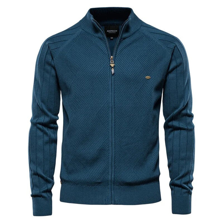 Lässige Strickjacke für Männer – warm, bequem und perfekt für entspannte Herbst- und Wintertage.