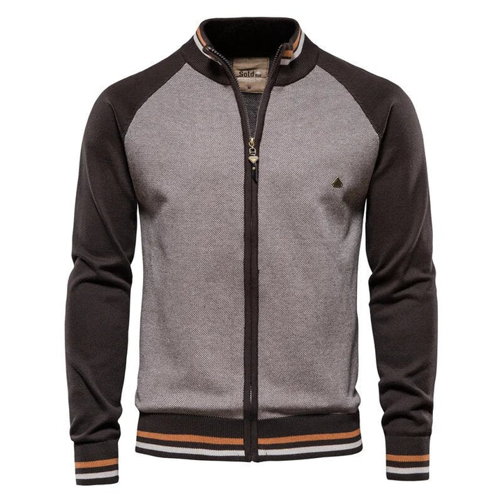 Lässige Strickjacke für Männer – warm, bequem und perfekt für entspannte Herbst- und Wintertage.