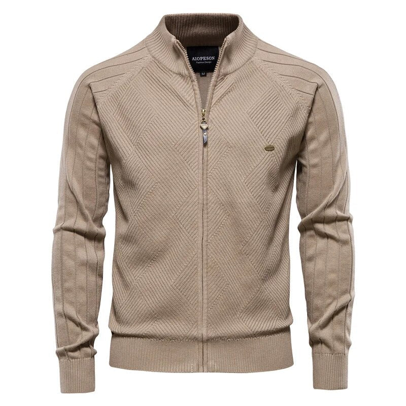 Lässige Strickjacke für Männer – warm, bequem und perfekt für entspannte Herbst- und Wintertage.