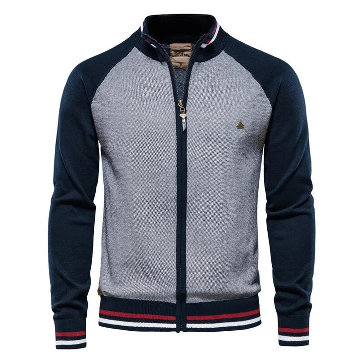 Lässige Strickjacke für Männer – warm, bequem und perfekt für entspannte Herbst- und Wintertage.