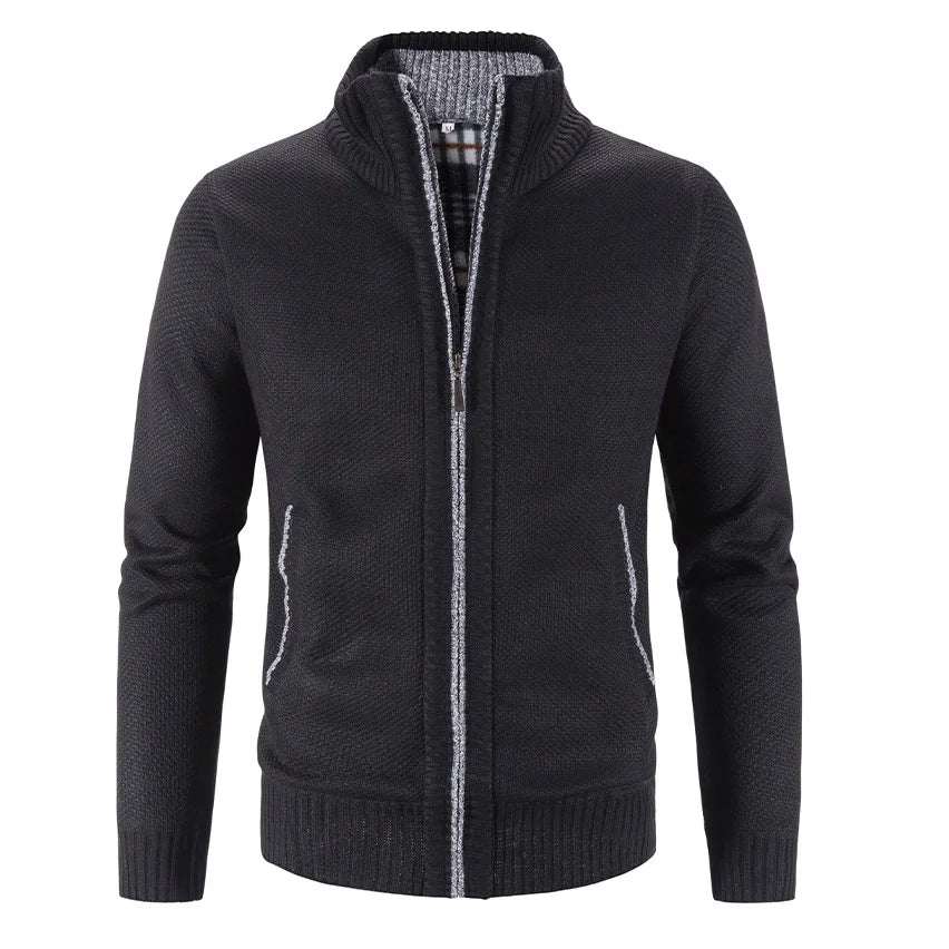 Lässige Strickjacke für Männer, ideal für kalte Herbst- und Wintertage.