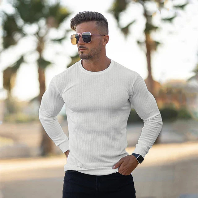 Lässiger Pullover für Männer mit schmaler Passform – ideal für Herbst- und Wintertage, stilvoll und bequem.