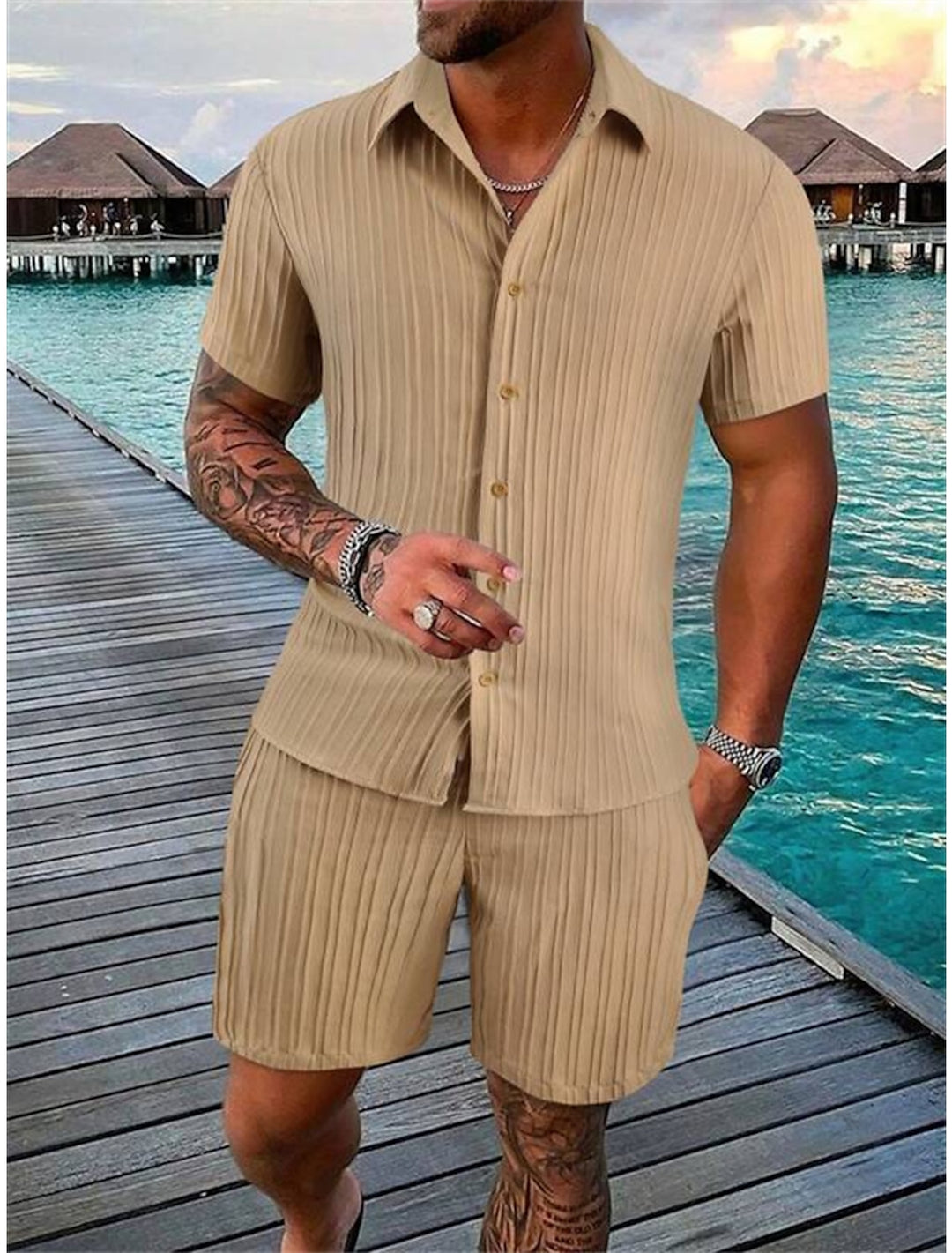 Lässiges Button-Down-Hemd-Set für den Sommer, ideal für Urlaubsstyle und entspannten Komfort.