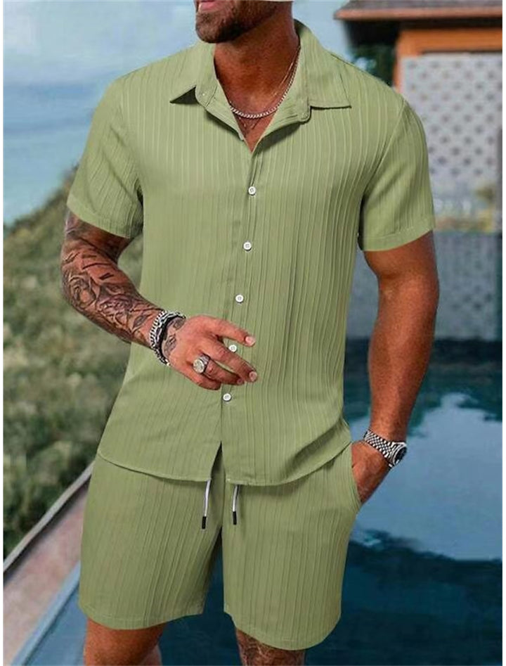 Lässiges Button-Down-Hemd-Set für den Sommer, ideal für Urlaubsstyle und entspannten Komfort.
