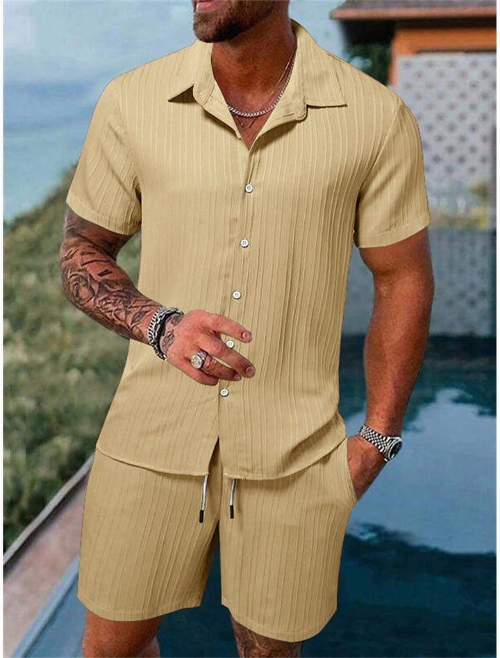Lässiges Button-Down-Hemd-Set für den Sommer, ideal für Urlaubsstyle und entspannten Komfort.