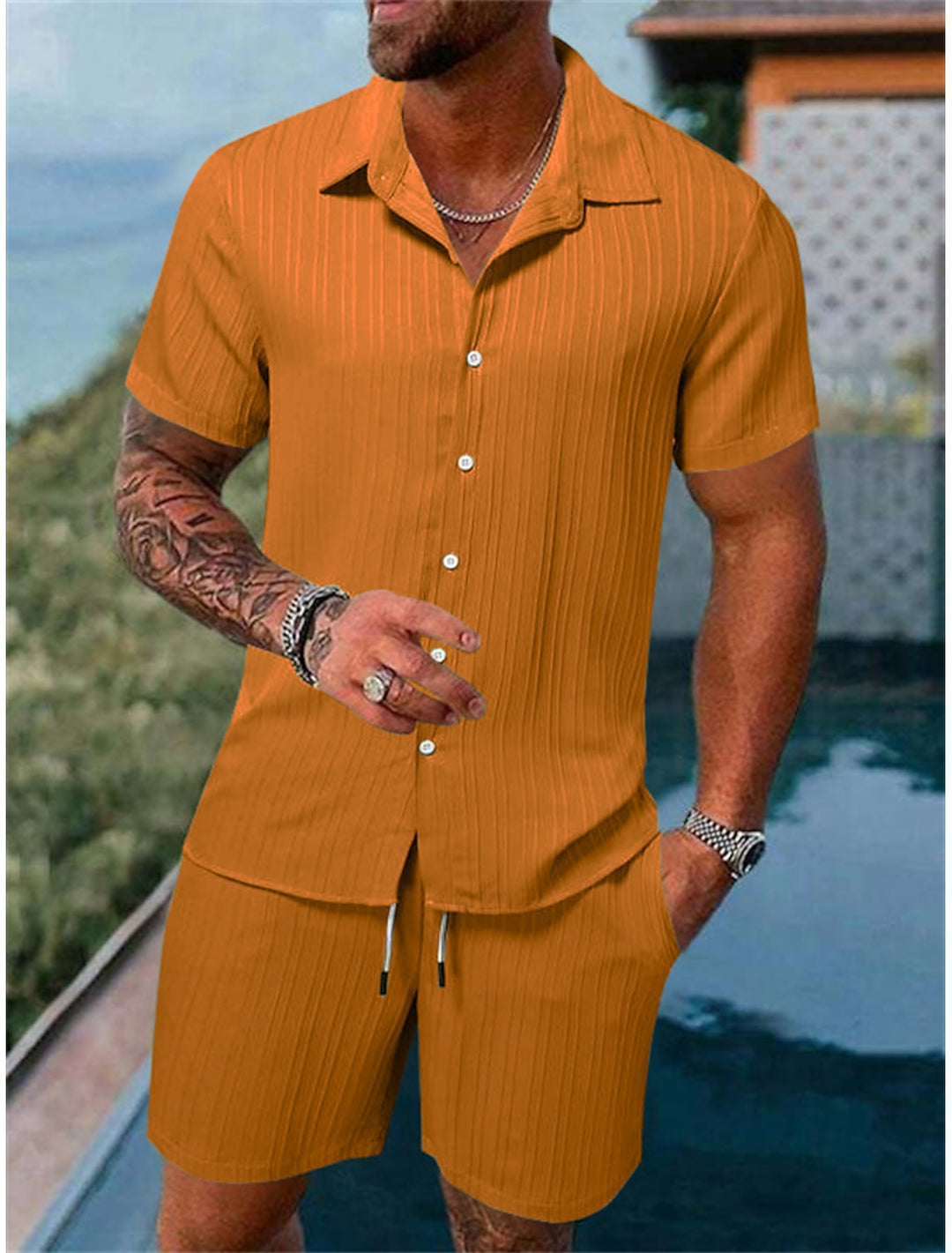 Lässiges Button-Down-Hemd-Set für den Sommer, ideal für Urlaubsstyle und entspannten Komfort.