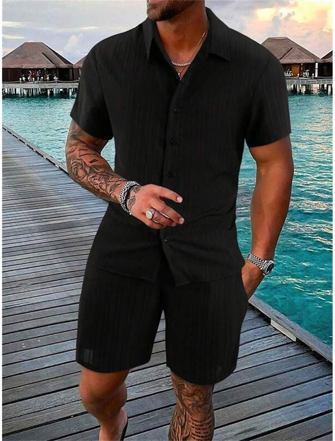Lässiges Button-Down-Hemd-Set für den Sommer, ideal für Urlaubsstyle und entspannten Komfort.