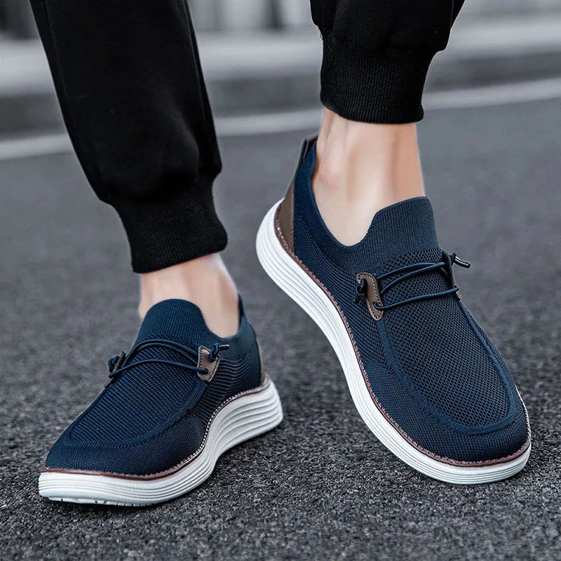 Leichte und bequeme Herren-Freizeitschuhe mit flexiblem Design und moderner Optik.