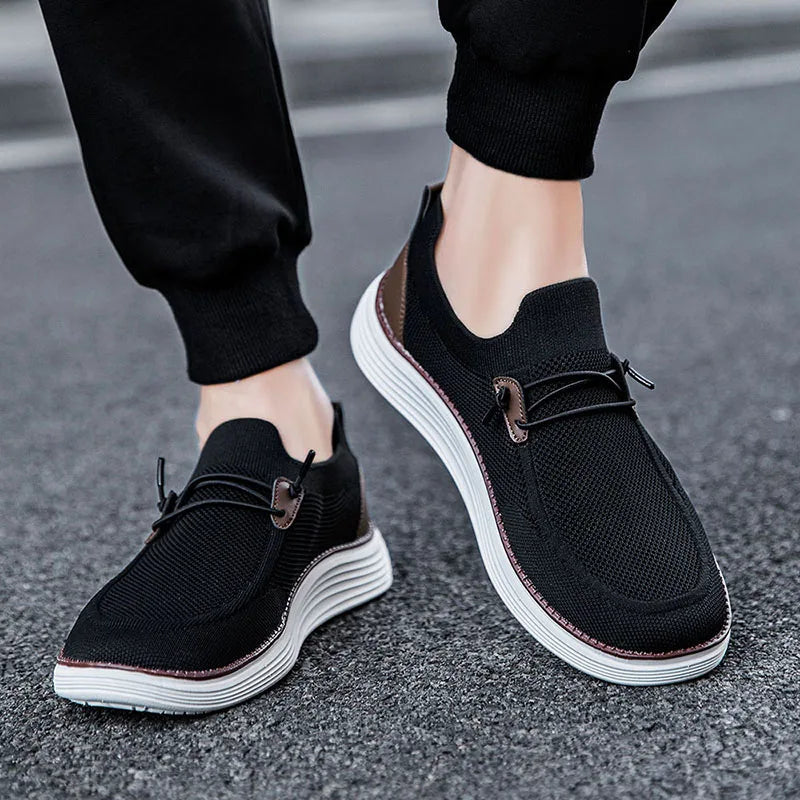 Leichte und bequeme Herren-Freizeitschuhe mit flexiblem Design und moderner Optik.
