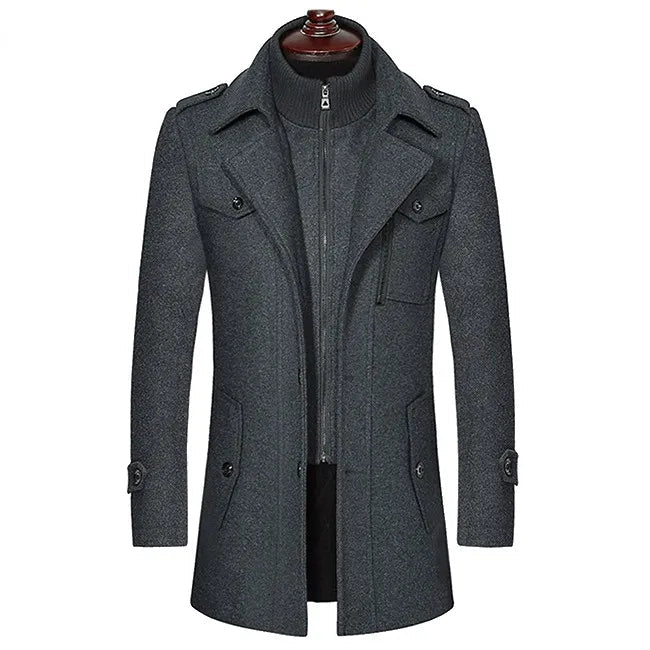 Eleganter und kuscheliger Doppel-Wintermantel für stilvolle Männer.