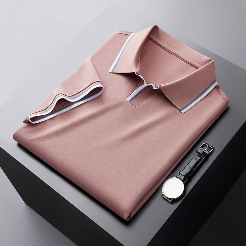 Luxuriöses Poloshirt für Herren mit atmungsaktivem Material und elegantem Design für den Sommer.