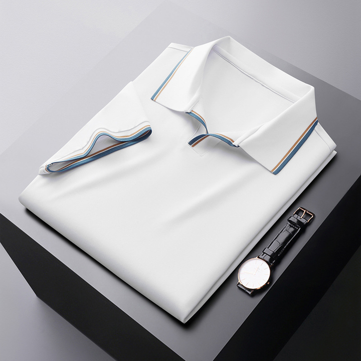 Luxuriöses Poloshirt für Herren mit atmungsaktivem Material und elegantem Design für den Sommer.