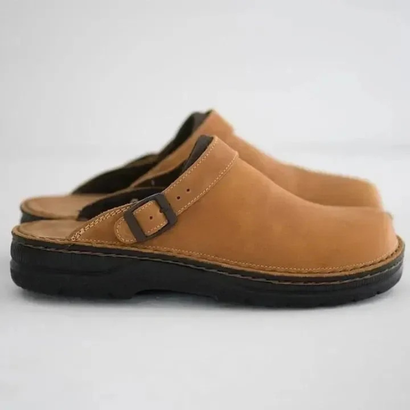 Men’s comfortable slip-on clogs with ergonomic fit and lightweight design for casual wear








