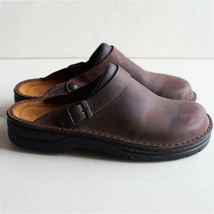 Men’s comfortable slip-on clogs with ergonomic fit and lightweight design for casual wear








