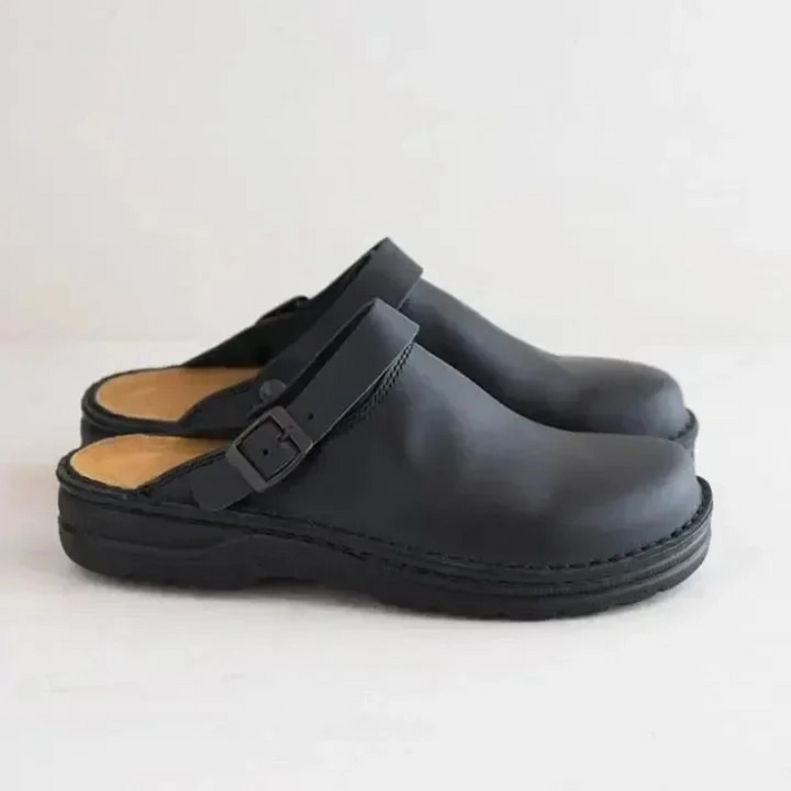 Men’s comfortable slip-on clogs with ergonomic fit and lightweight design for casual wear








