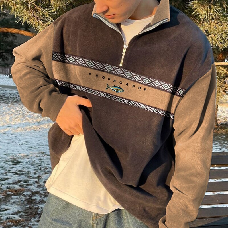 Moderner Pullover mit halbem Reißverschluss für Männer, warm und vielseitig für kalte Tage.
