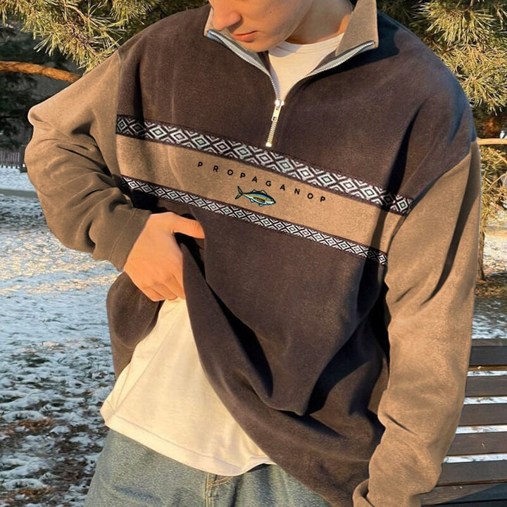 Moderner Pullover mit halbem Reißverschluss für Männer, warm und vielseitig für kalte Tage.