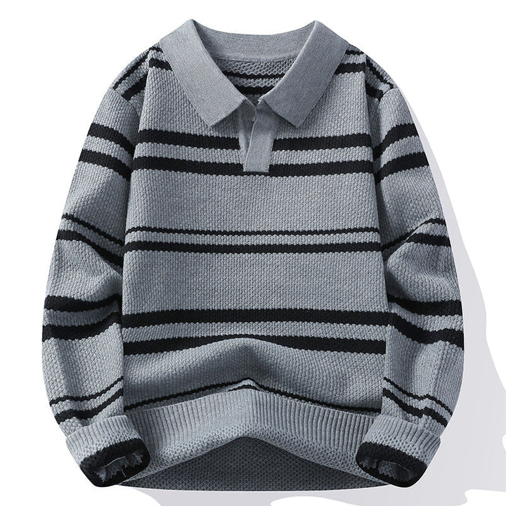 Moderner, weicher Herren-Strickpullover, ideal für komfortable und stilvolle Winteroutfits.