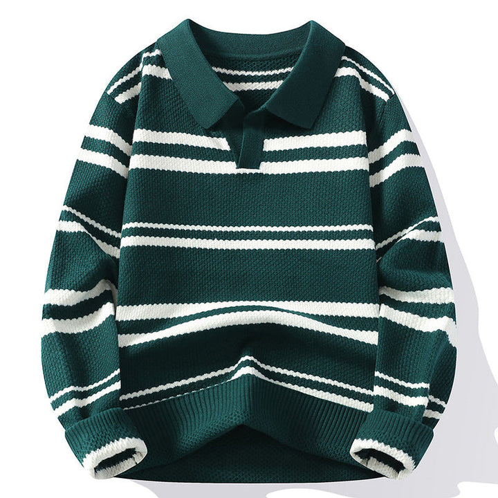 Moderner, weicher Herren-Strickpullover, ideal für komfortable und stilvolle Winteroutfits.