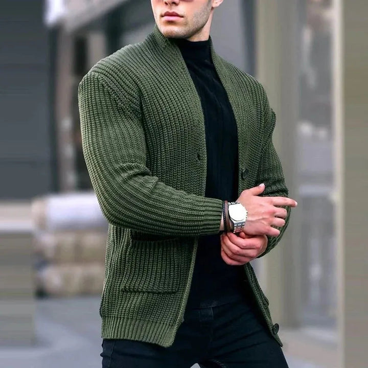 Modische Strickjacke für Herren, ideal für elegante und entspannte Outfits an kühlen Tagen.