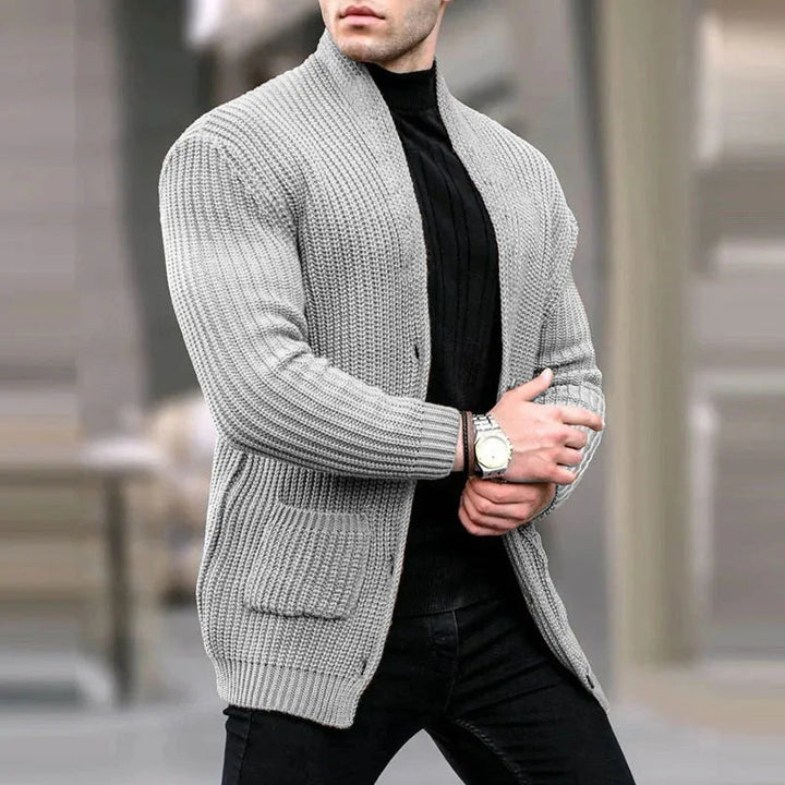 Modische Strickjacke für Herren, ideal für elegante und entspannte Outfits an kühlen Tagen.