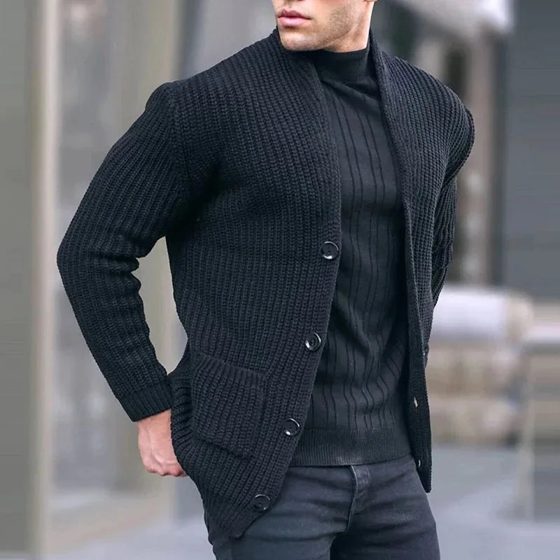 Modische Strickjacke für Herren, ideal für elegante und entspannte Outfits an kühlen Tagen.