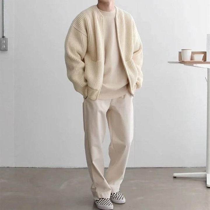 Modische Strickjacke für Männer in zeitlosem Design, perfekt für vielseitige Looks.