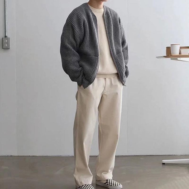 Modische Strickjacke für Männer in zeitlosem Design, perfekt für vielseitige Looks.